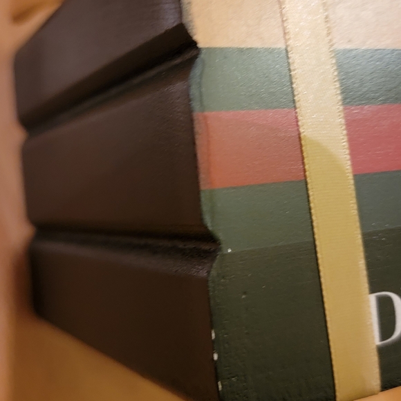 Decor - Picture 8 of 9